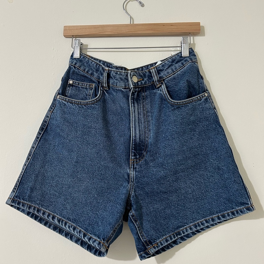 ZARA High-Waisted Denim Shorts – Classic Blue, Size US 4